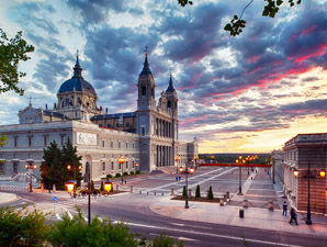 NT Espagne Madrid cathedral Fotolia  Subscription XL